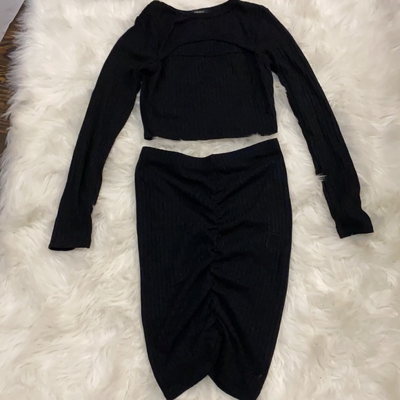 Black Skirt Set 🖤 - Picture 2 of 3